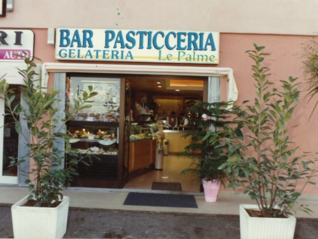 ingresso della pasticceria all'inaugurazione